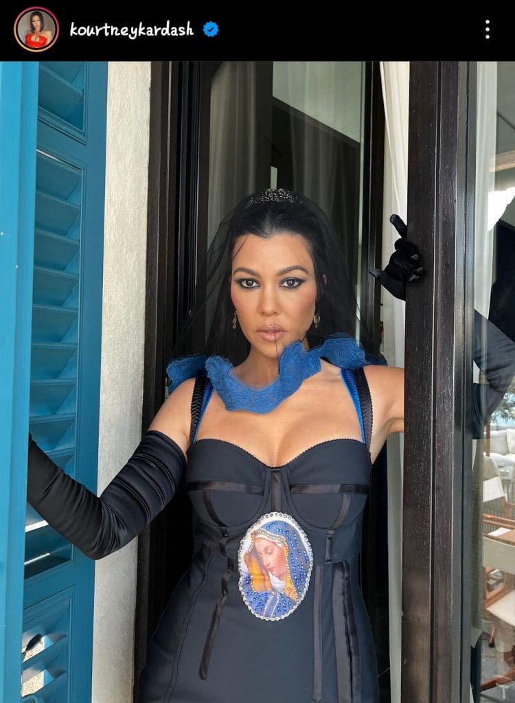 Kourtney Kardashian, Travis Barker wed In Italy 10 20220523 075145