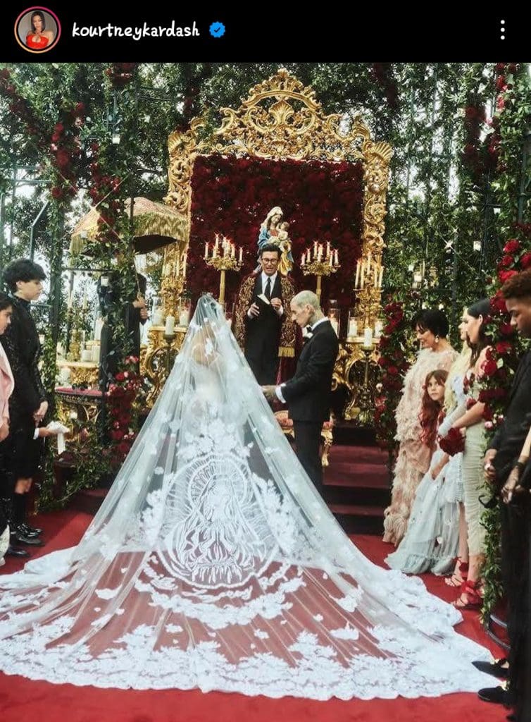 Kourtney Kardashian, Travis Barker wed In Italy 8 20220523 075228