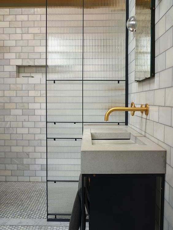 The bathroom as a 'chic' 6 5f1e83e95bda0736729697937b9f64f8
